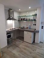 Center Apartment With Private Yard D11