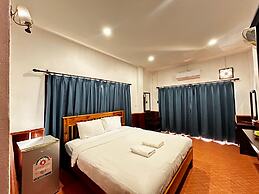 Domon Riverside Hotel