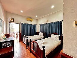 Domon Riverside Hotel