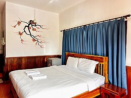 Domon Riverside Hotel