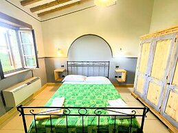 Spoleto Poolside - Sleeps 24