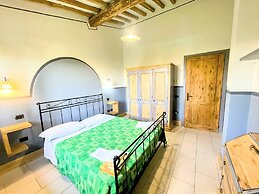 Spoleto Poolside - Sleeps 24