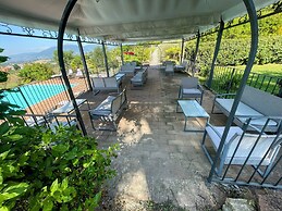 Spoleto Poolside - Sleeps 24