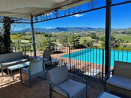 Spoleto Poolside - Sleeps 24