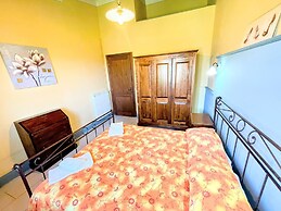 Spoleto Poolside - Sleeps 24