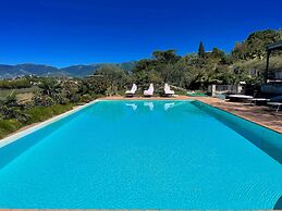 Spoleto Poolside - Sleeps 24