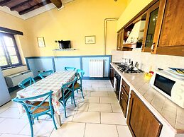 Spoleto Poolside - Sleeps 24