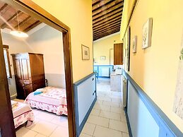 Spoleto Poolside - Sleeps 24