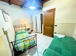 Spoleto Poolside - Sleeps 24