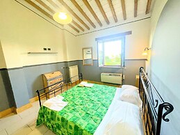 Spoleto Poolside - Sleeps 24