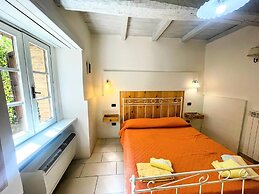 Spoleto Poolside - Sleeps 24