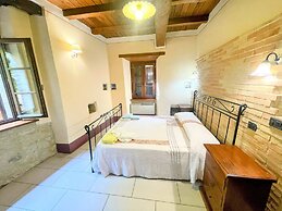 Spoleto Poolside - Sleeps 24