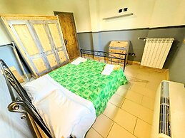 Spoleto Poolside - Sleeps 24