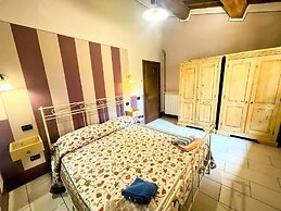 Spoleto Poolside - Sleeps 24