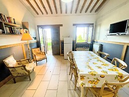 Spoleto Poolside - Sleeps 24