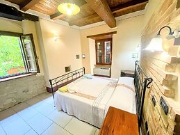 Spoleto Poolside - Sleeps 24