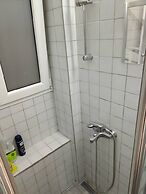 Private Yard Downtown Apartment D2