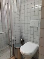 Private Yard Downtown Apartment D2