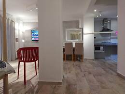 Private Yard Downtown Apartment D2