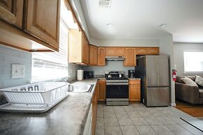 Newark Liberty Gem Brick House - Apt 3