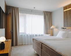 Season Hotel