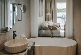 Season Hotel