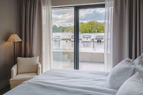 Season Hotel