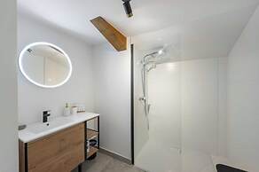 4 Bedroom Duplex With Large Balcony and Parking