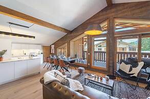 4 Bedroom Duplex With Large Balcony and Parking