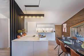 4 Bedroom Duplex With Large Balcony and Parking