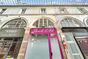 Amazing Historical Parisien Town House Next TO Louvre Area !