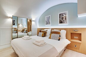 Amazing Historical Parisien Town House Next TO Louvre Area !