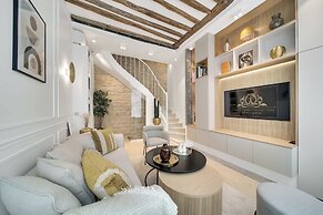 Amazing Historical Parisien Town House Next TO Louvre Area !