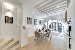 Amazing Historical Parisien Town House Next TO Louvre Area !