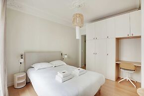 Authentic Apartment - 3br/8p - Clignancourt