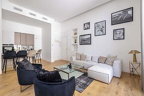 Luxury Renovated 4-room Apartment - rue Hoche - Bourgeois Building
