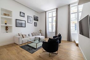 Luxury Renovated 4-room Apartment - rue Hoche - Bourgeois Building