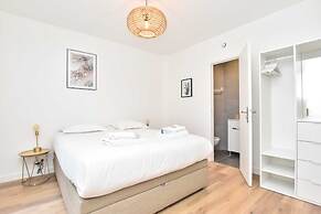 Superb Apartment for 6 People in Paris