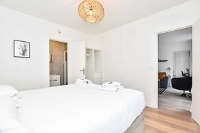 Superb Apartment for 6 People in Paris