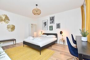 Superb Apartment for 6 People in Paris