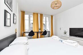 Superb Apartment for 6 People in Paris