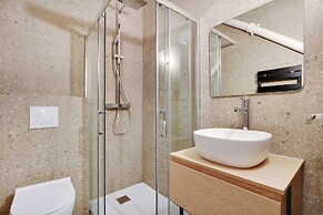Elegant in Neuilly-sur-seine: A Charming Retreat