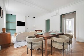 Elegant in Neuilly-sur-seine: A Charming Retreat