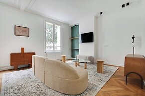 Elegant in Neuilly-sur-seine: A Charming Retreat