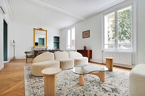 Elegant in Neuilly-sur-seine: A Charming Retreat