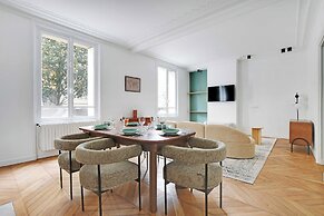 Elegant in Neuilly-sur-seine: A Charming Retreat