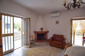 Apt Pinnacchio With Ac Near Sea