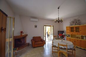 Apt Pinnacchio With Ac Near Sea