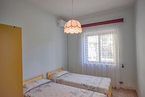 Apt Pinnacchio With Ac Near Sea