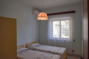 Apt Pinnacchio With Ac Near Sea